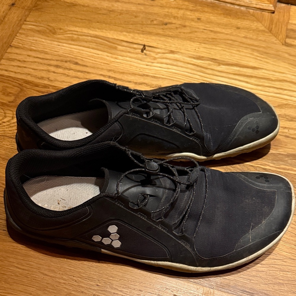 Vivo barefoot Men's Black Athletic Shoes